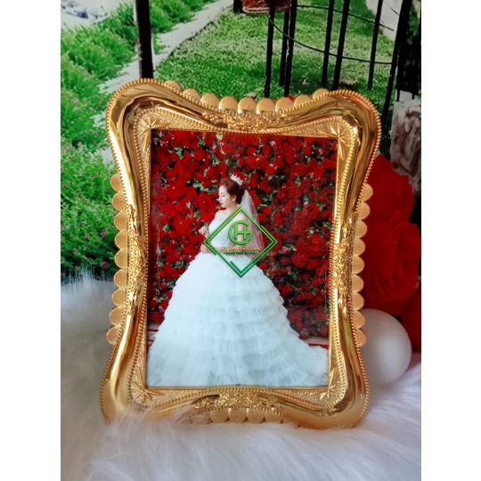 khung pha lê 15x21 vàng tròn
